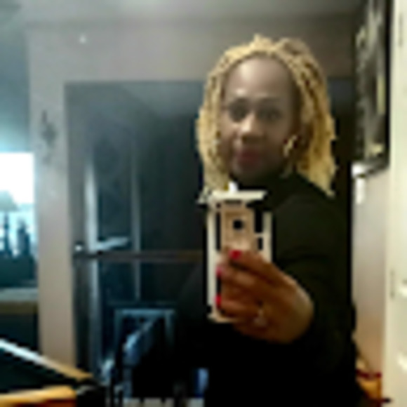 Meet your Posher, Carlisa - Picture 1 of 1